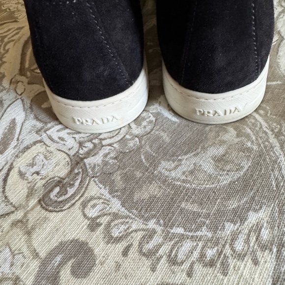 Prada - Picture 3 of 6